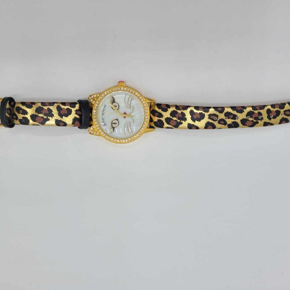 Betsey Johnson Mother of Pearl Cat Face Watch New!  Working  NWOT! - Picture 7 of 14